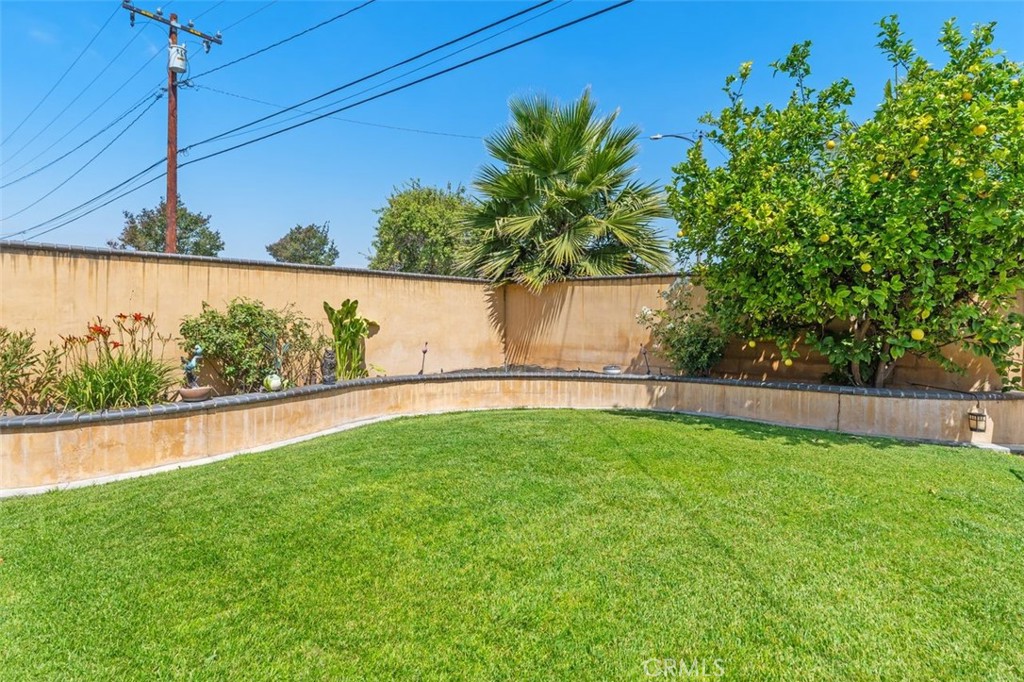 2113 W Niobe