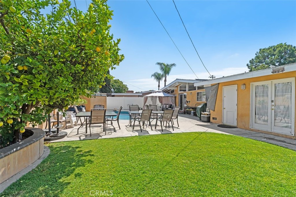 2113 W Niobe