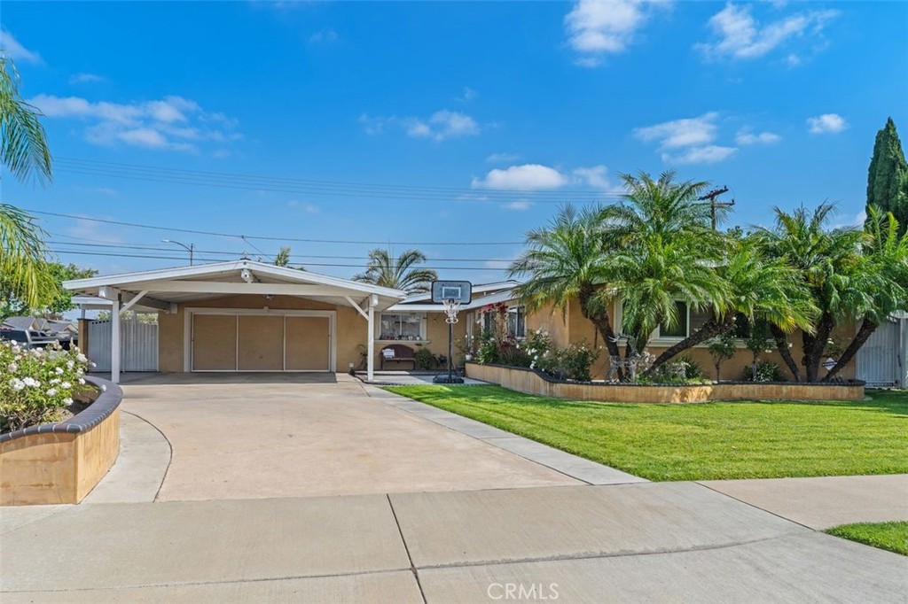 2113 W Niobe
