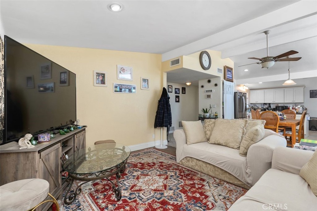 2113 W Niobe