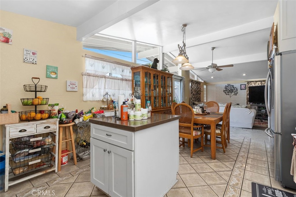 2113 W Niobe