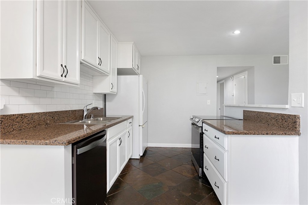 17572 Vandenberg Lane 01