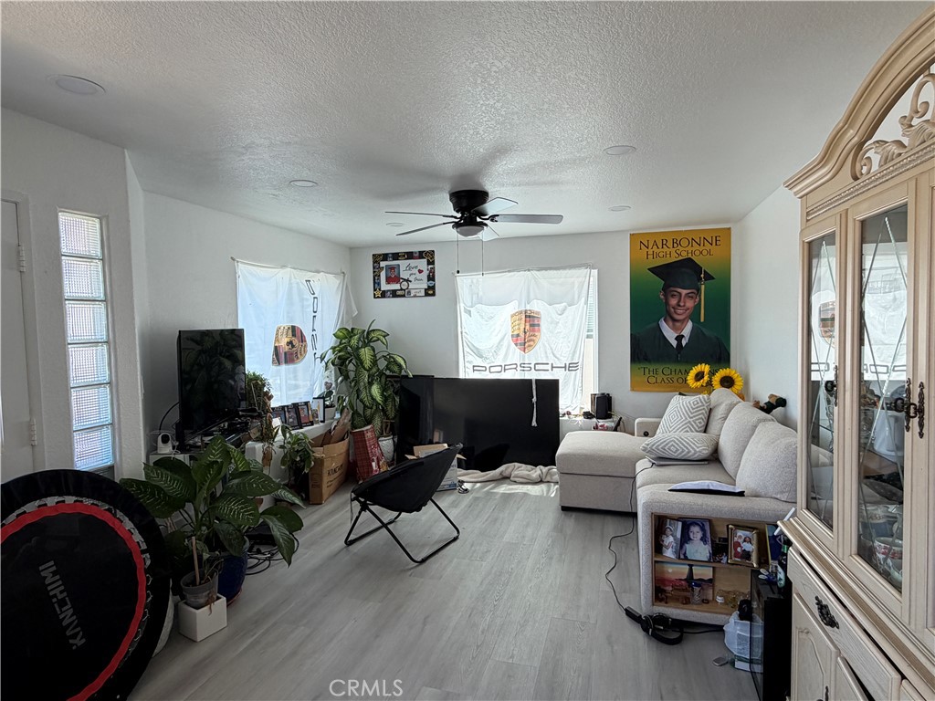 1518 W 206th