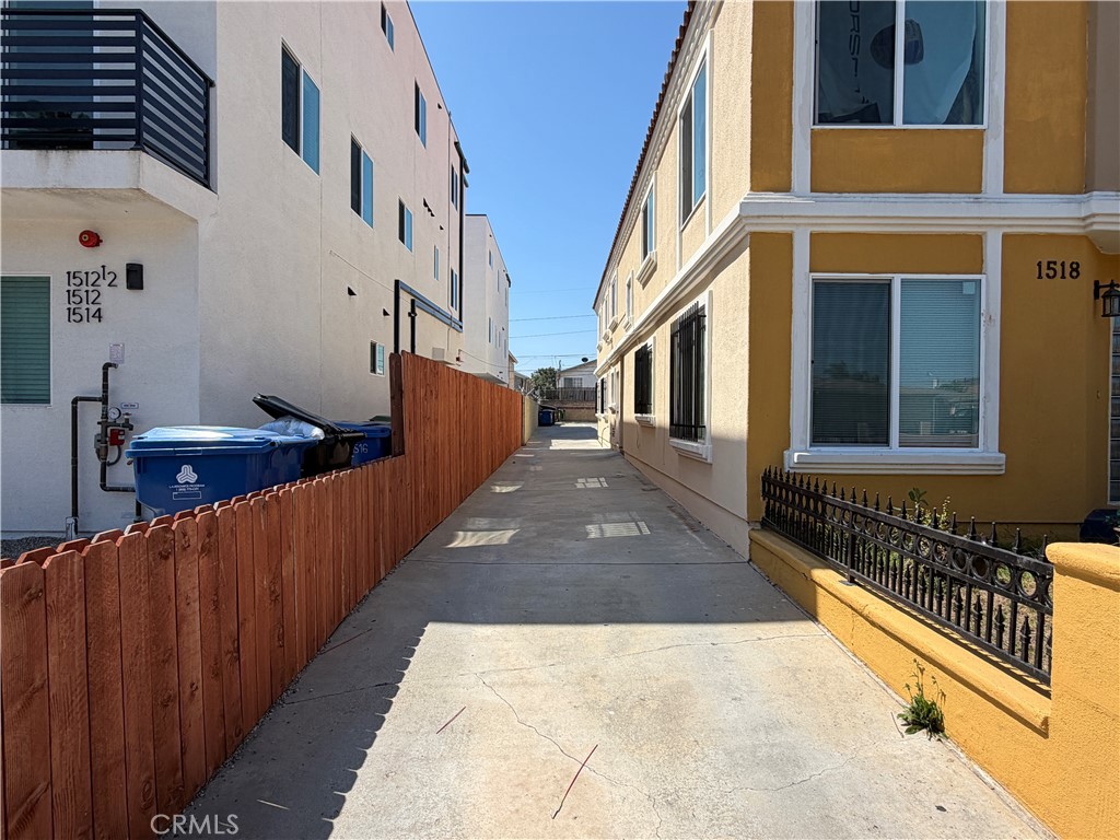 1518 W 206th
