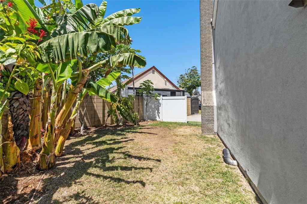 3338 E Radcliffe