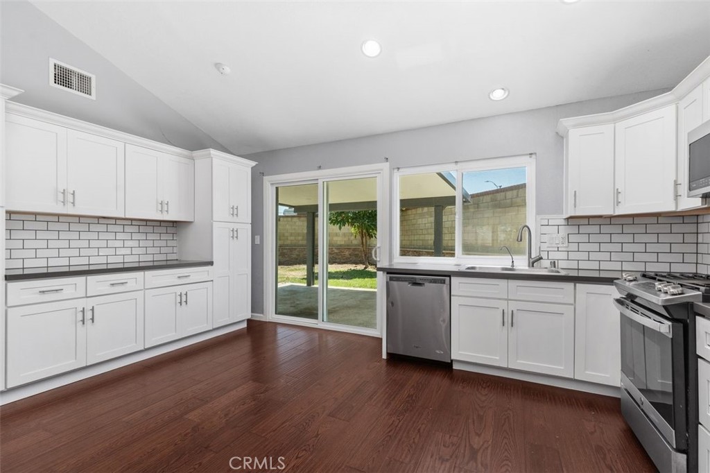 3338 E Radcliffe