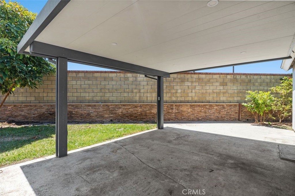 3338 E Radcliffe