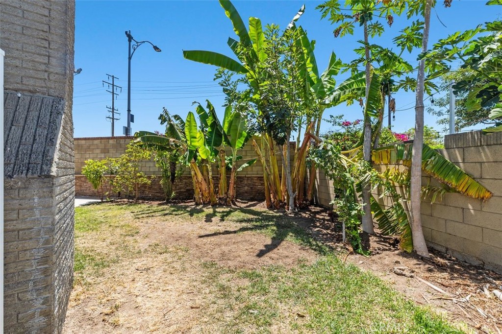 3338 E Radcliffe