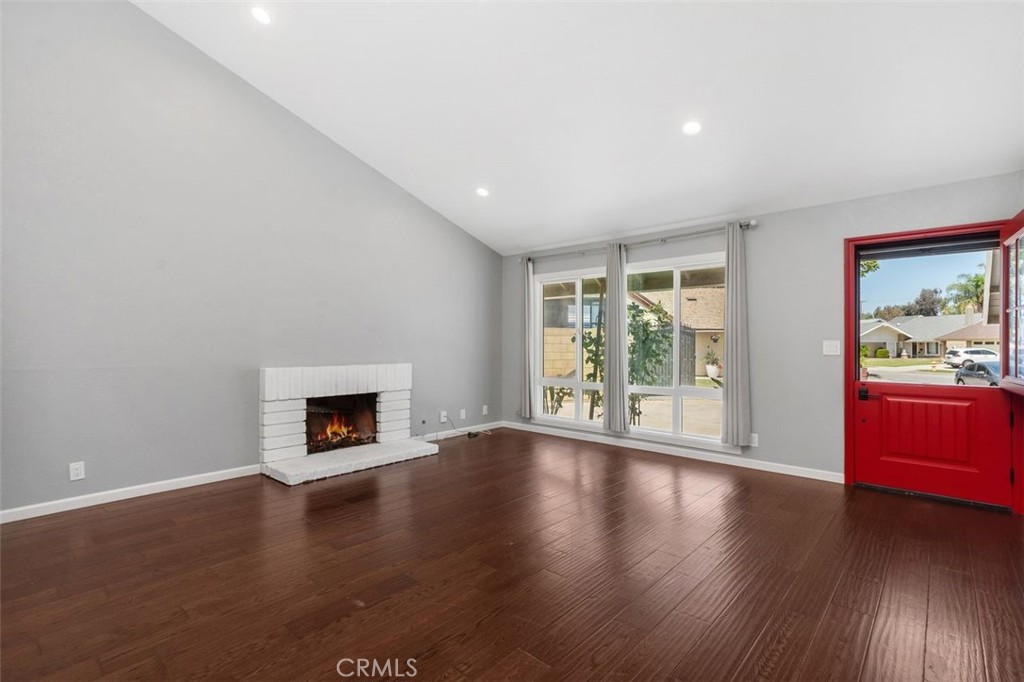 3338 E Radcliffe