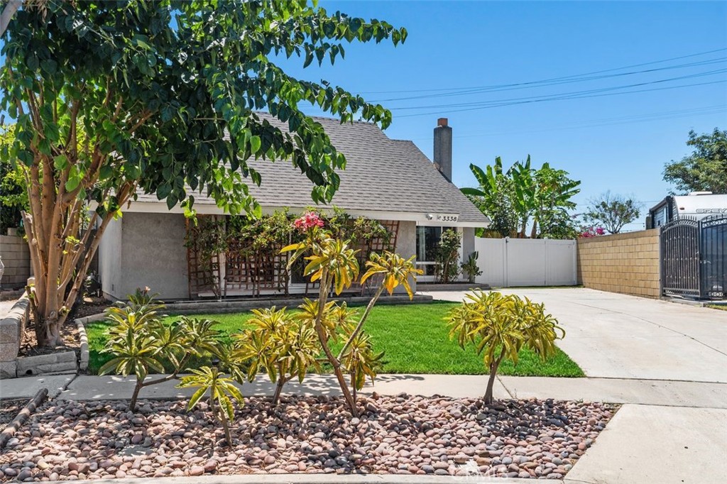 3338 E Radcliffe