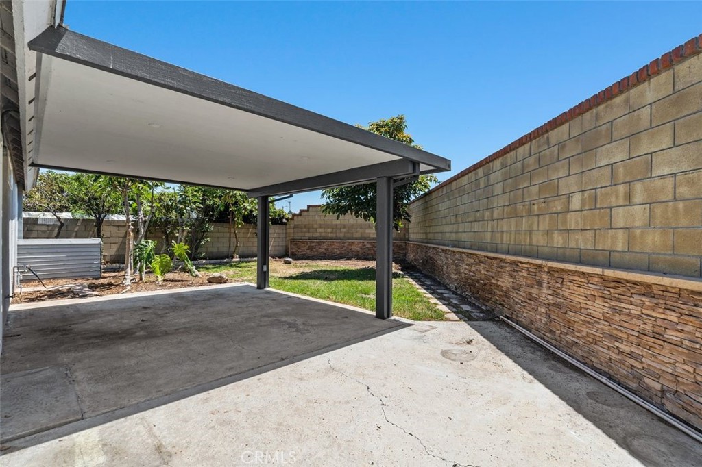 3338 E Radcliffe