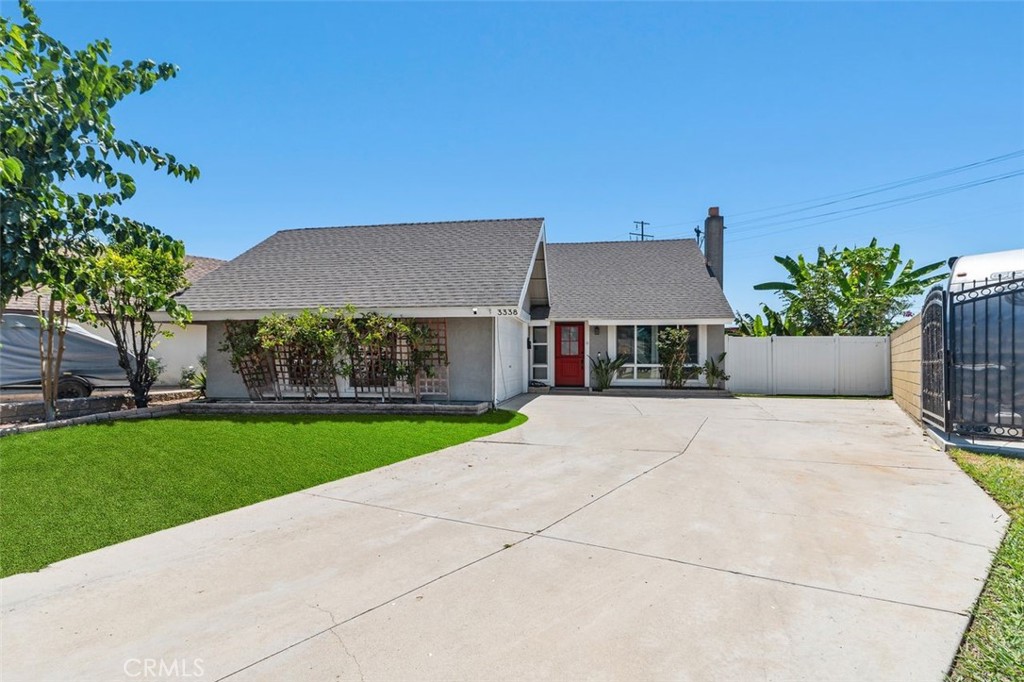 3338 E Radcliffe