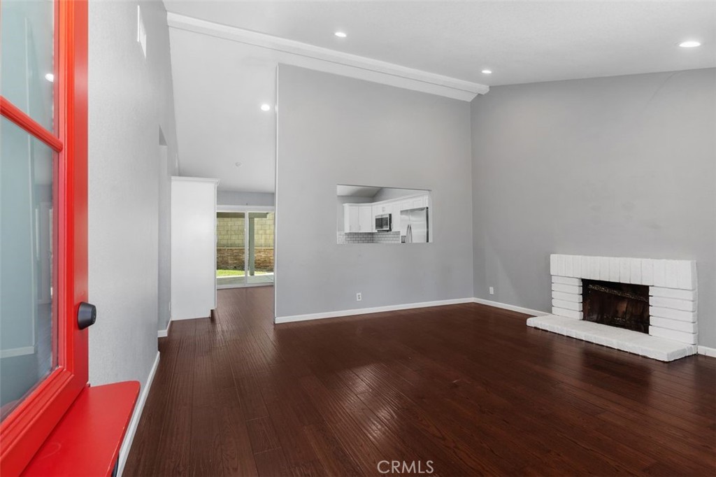 3338 E Radcliffe