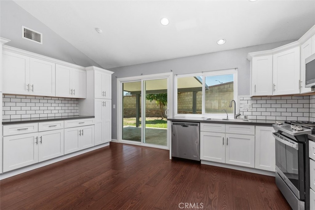3338 E Radcliffe