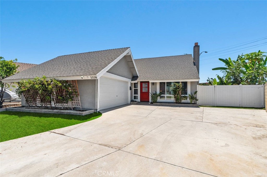 3338 E Radcliffe