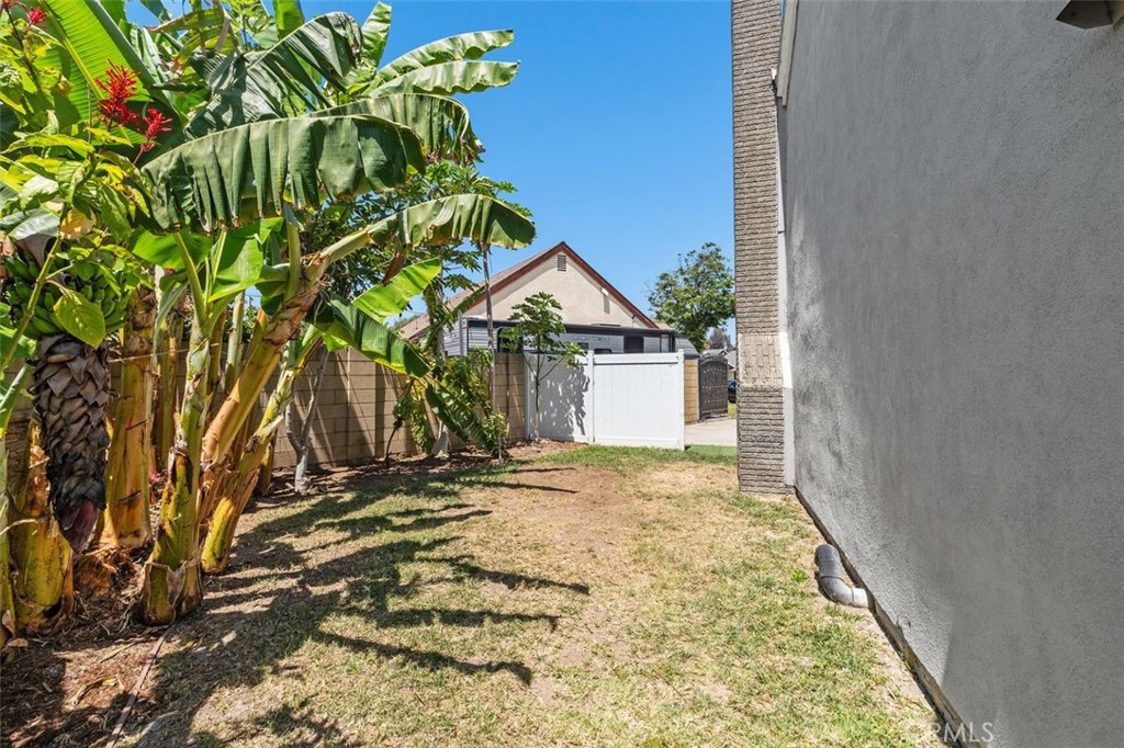 3338 E Radcliffe