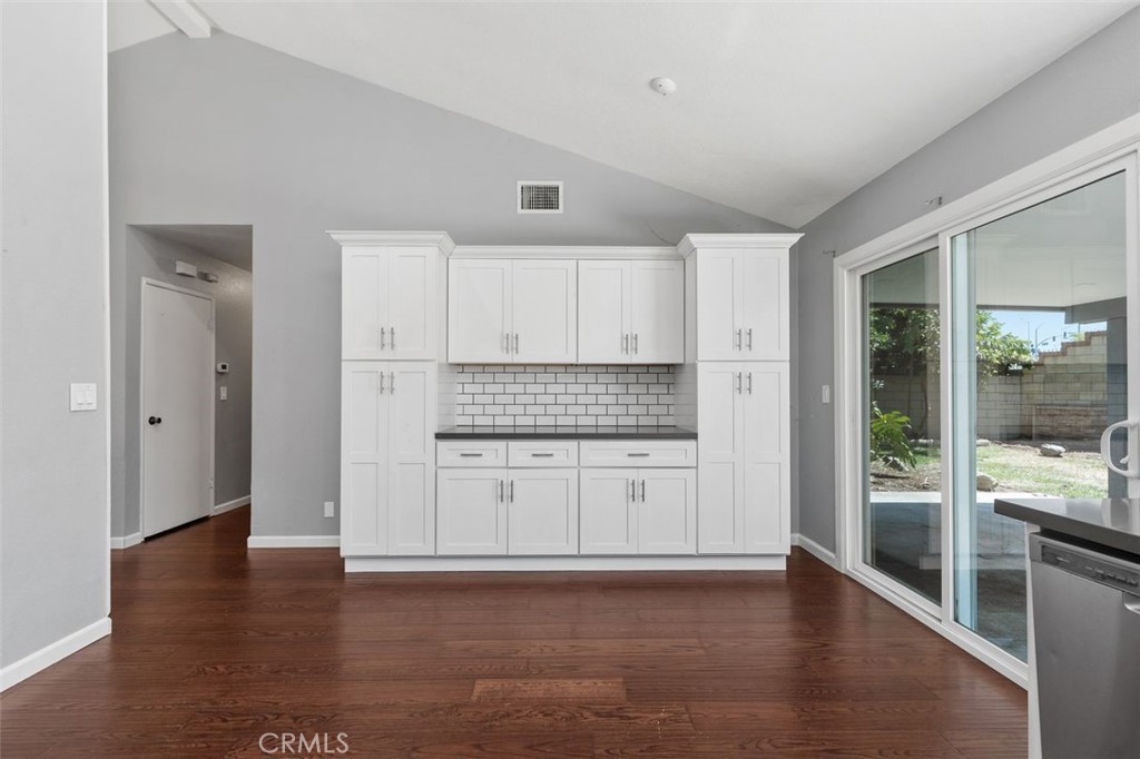 3338 E Radcliffe