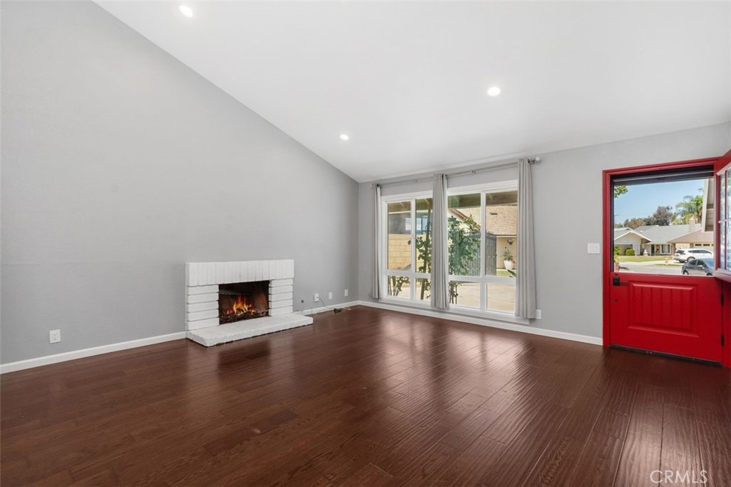 3338 E Radcliffe