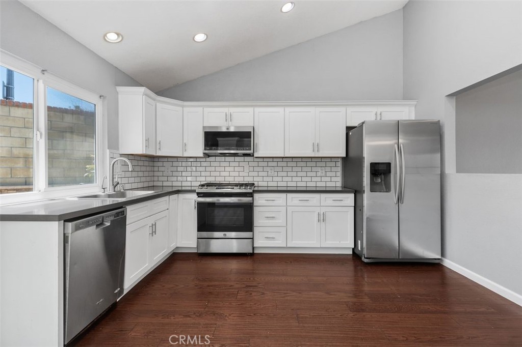 3338 E Radcliffe