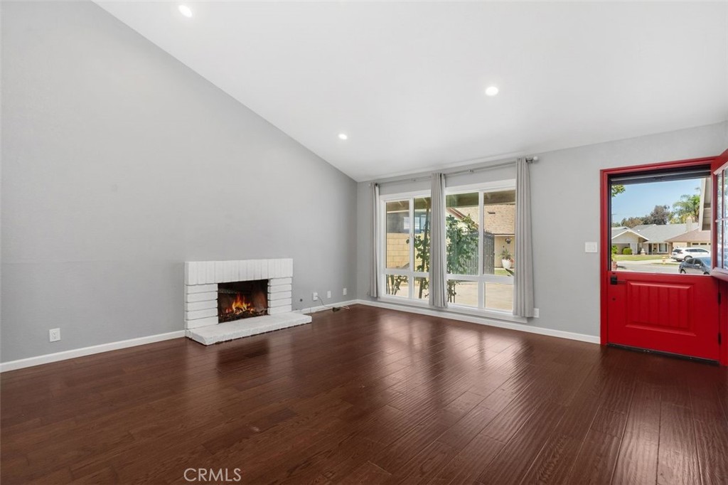 3338 E Radcliffe