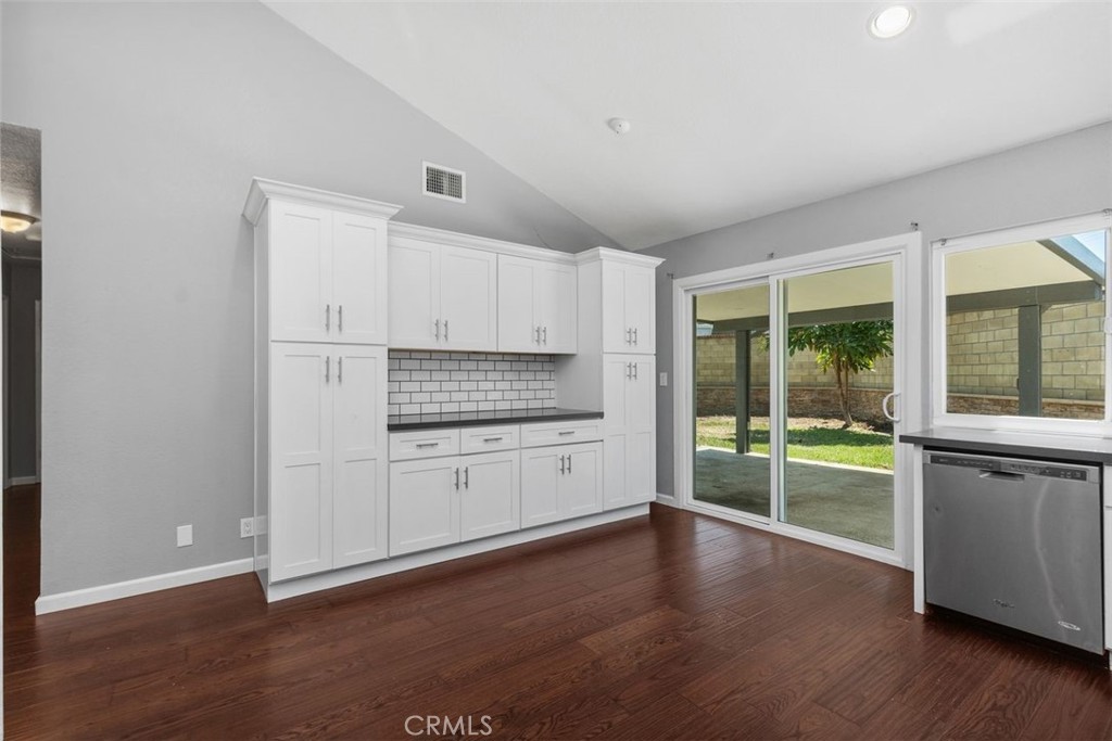 3338 E Radcliffe