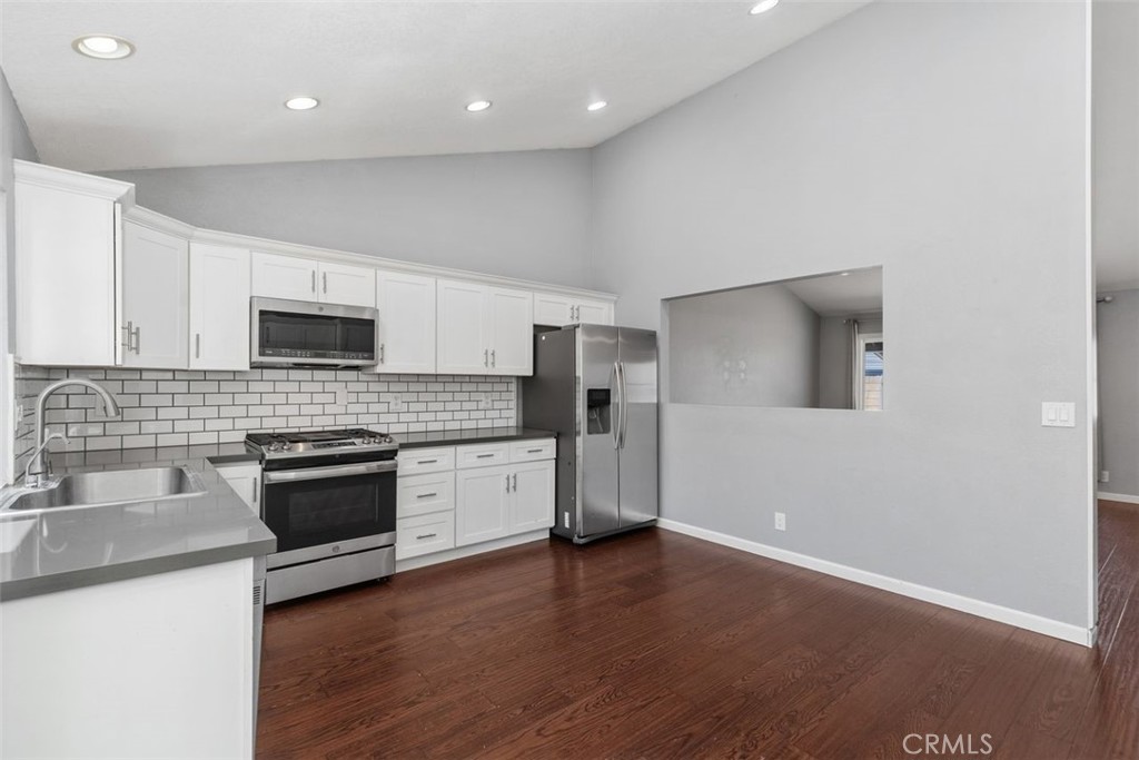 3338 E Radcliffe