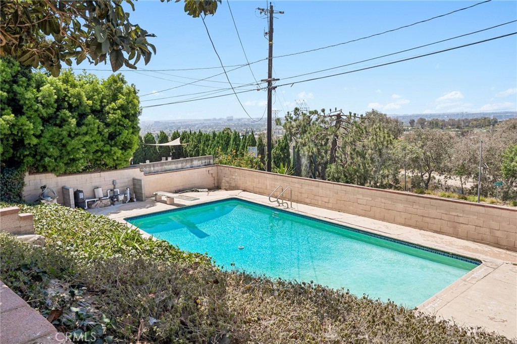 5129 Brea Crest
