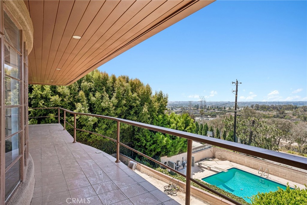 5129 Brea Crest