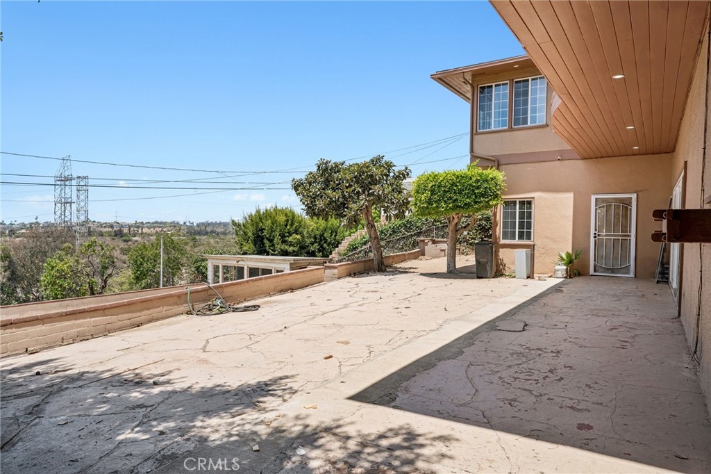 5129 Brea Crest