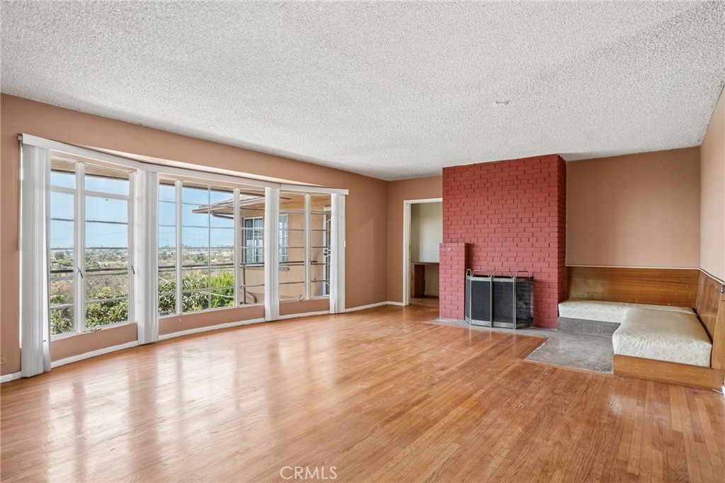 5129 Brea Crest