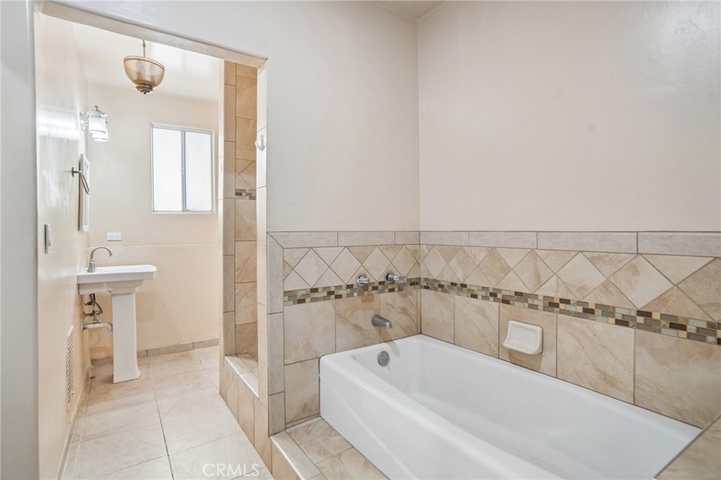5129 Brea Crest