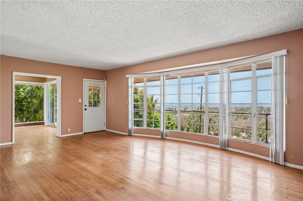 5129 Brea Crest