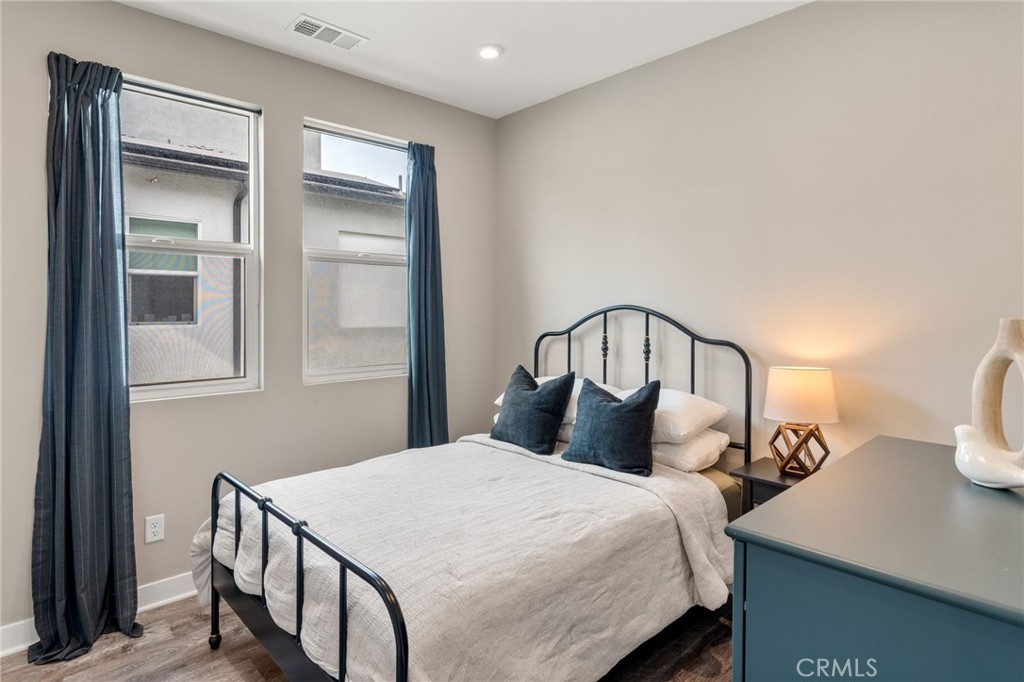 1423 W Cara