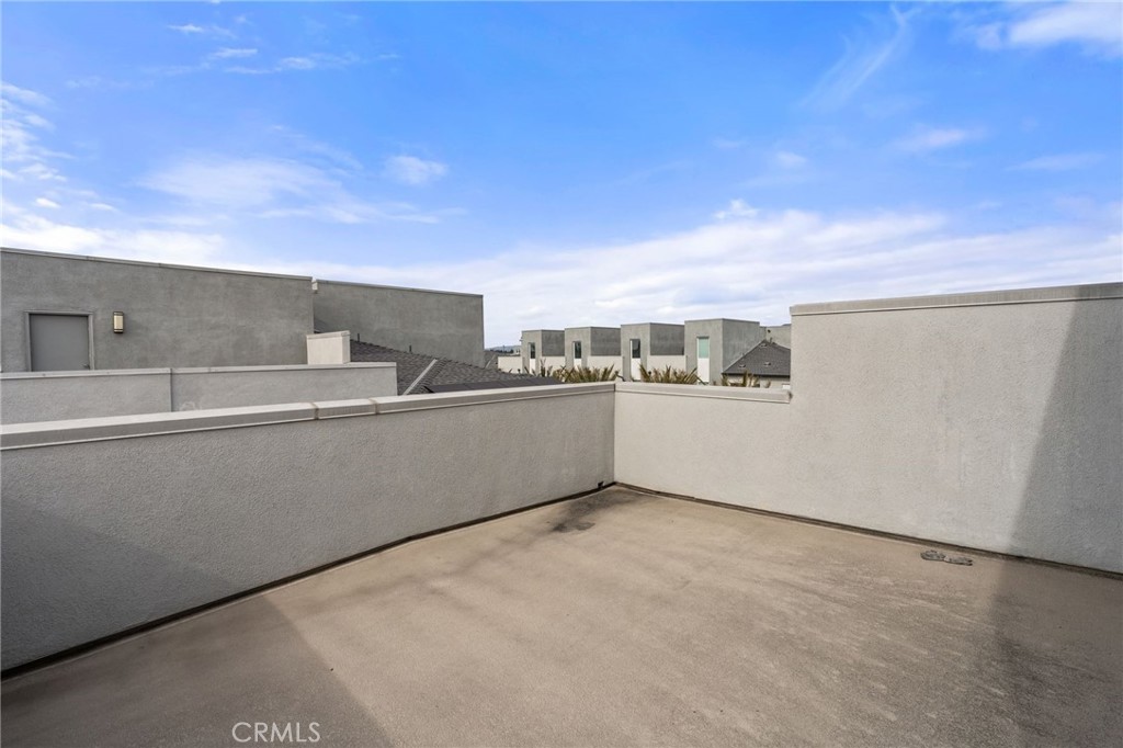 1423 W Cara
