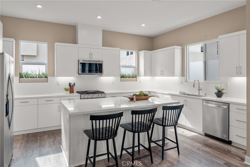 1423 W Cara