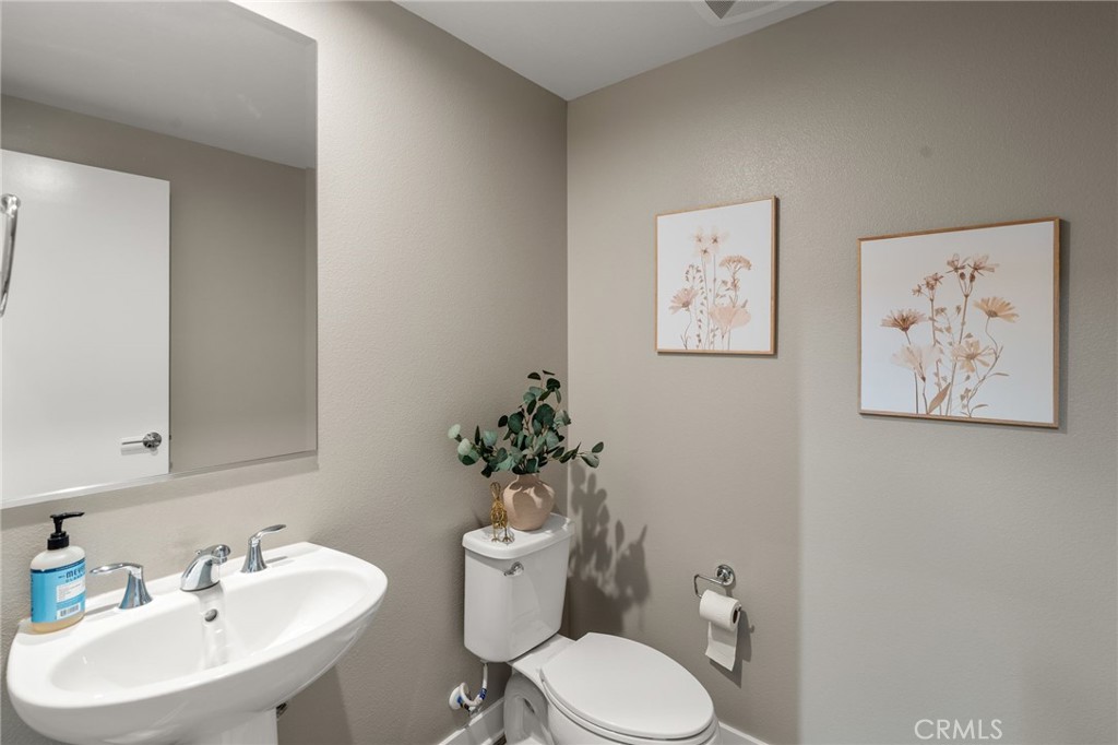 1423 W Cara