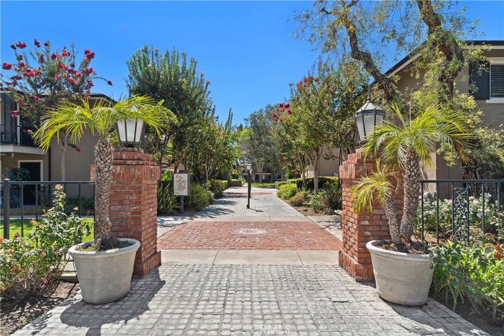 660 S Glassell Street 45