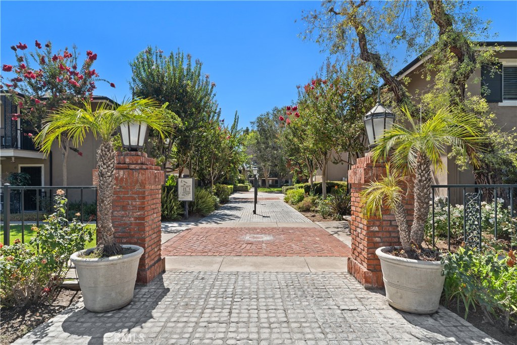 660 S Glassell Street 45