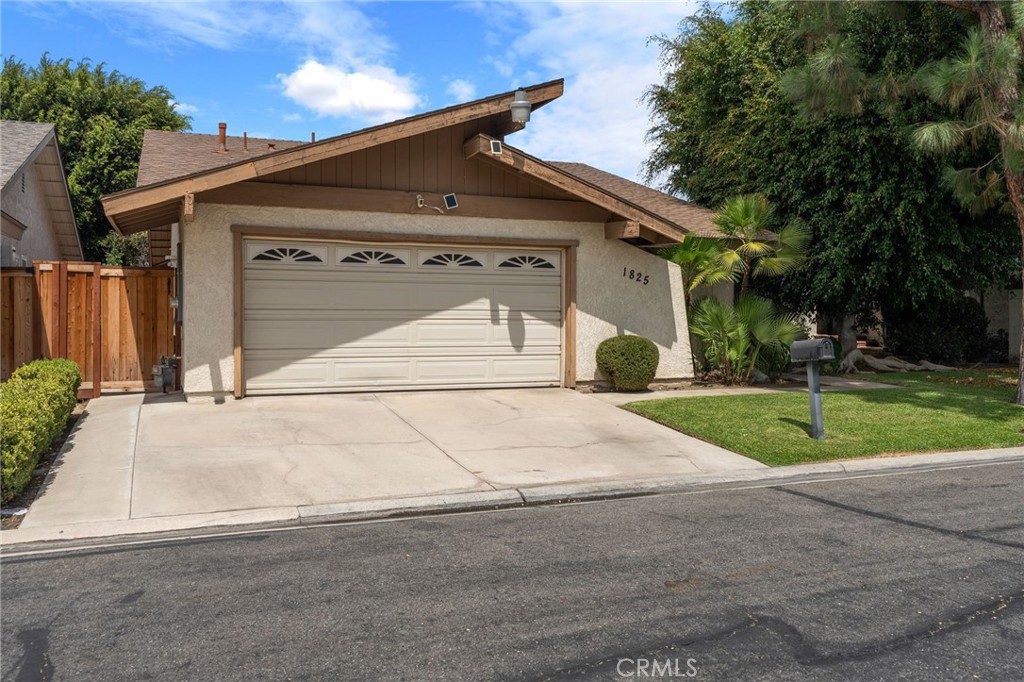 1825 W Las Palmas Circle