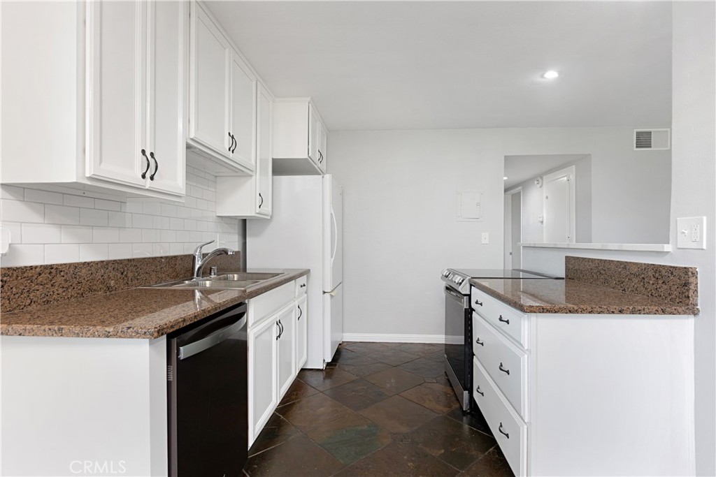 17572 Vandenberg Lane 01