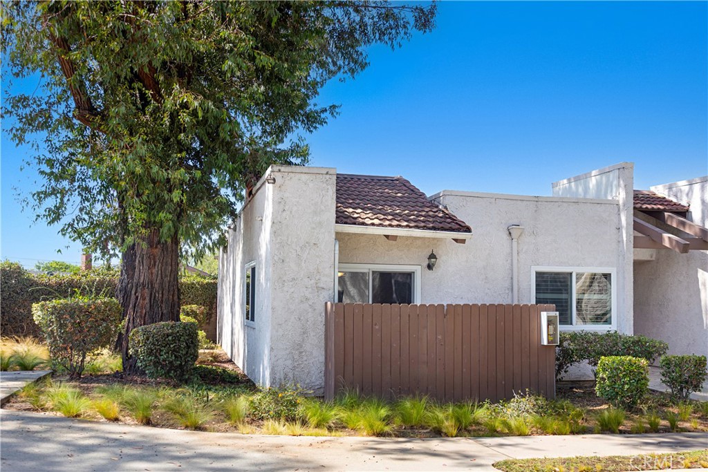 17572 Vandenberg Lane 01