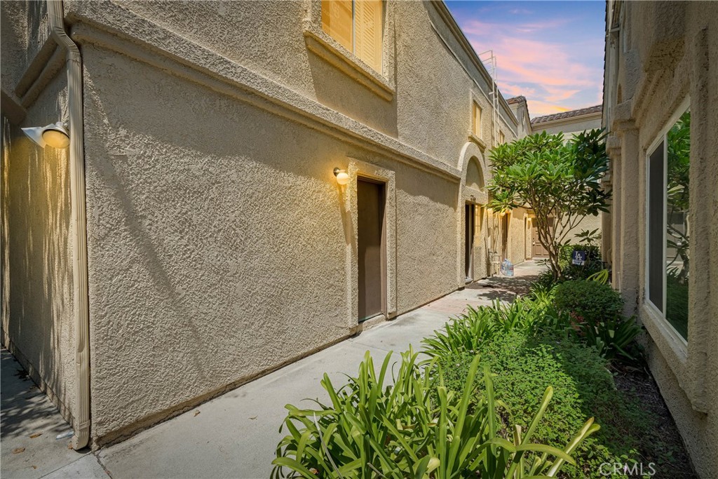 21164 Gladiolos Way