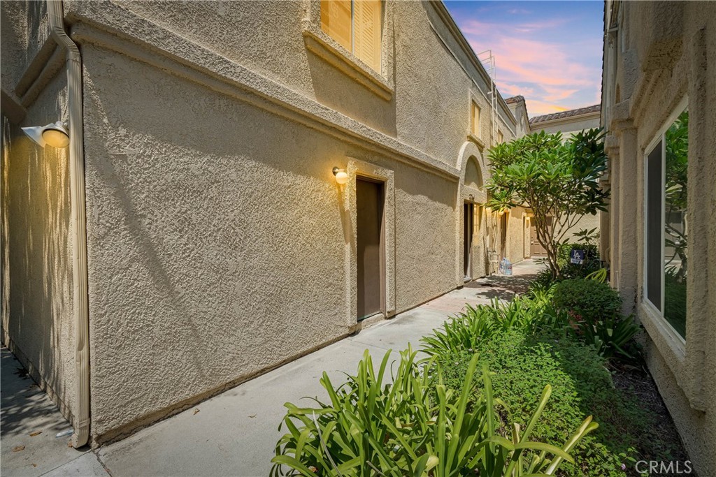 21164 Gladiolos Way