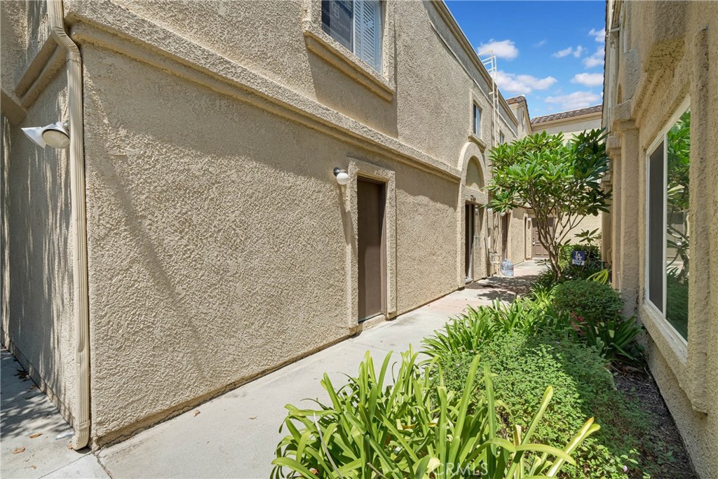 21164 Gladiolos Way
