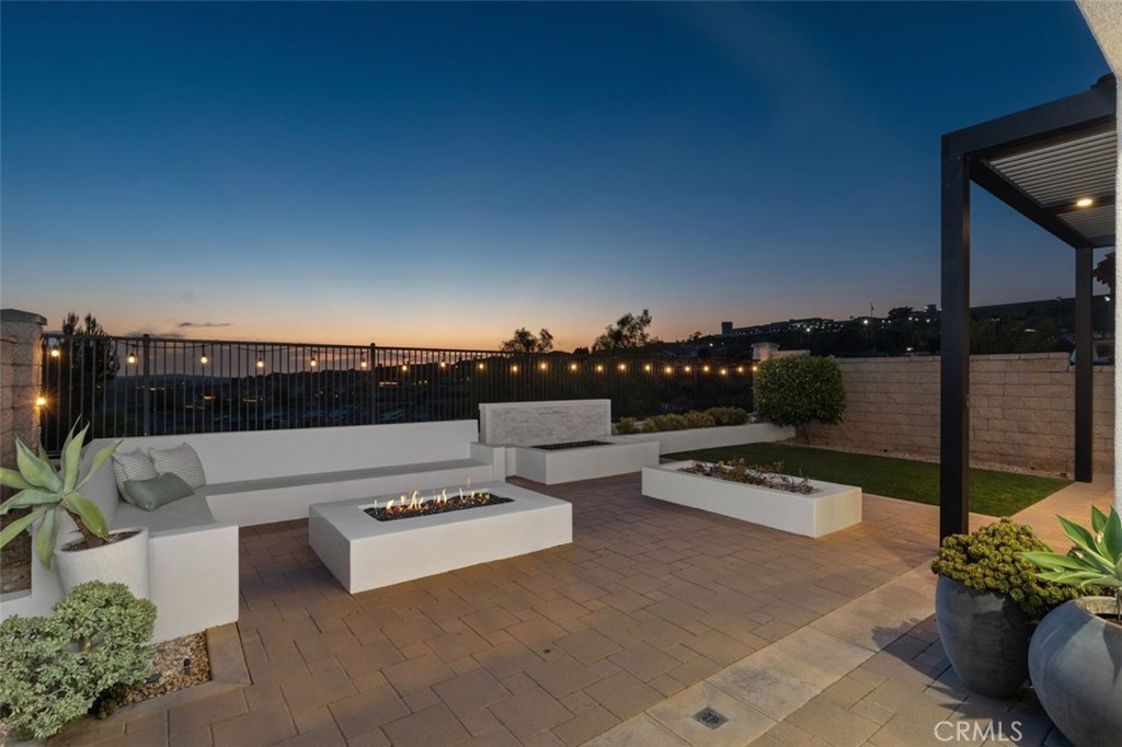 3933 Diamond Hill