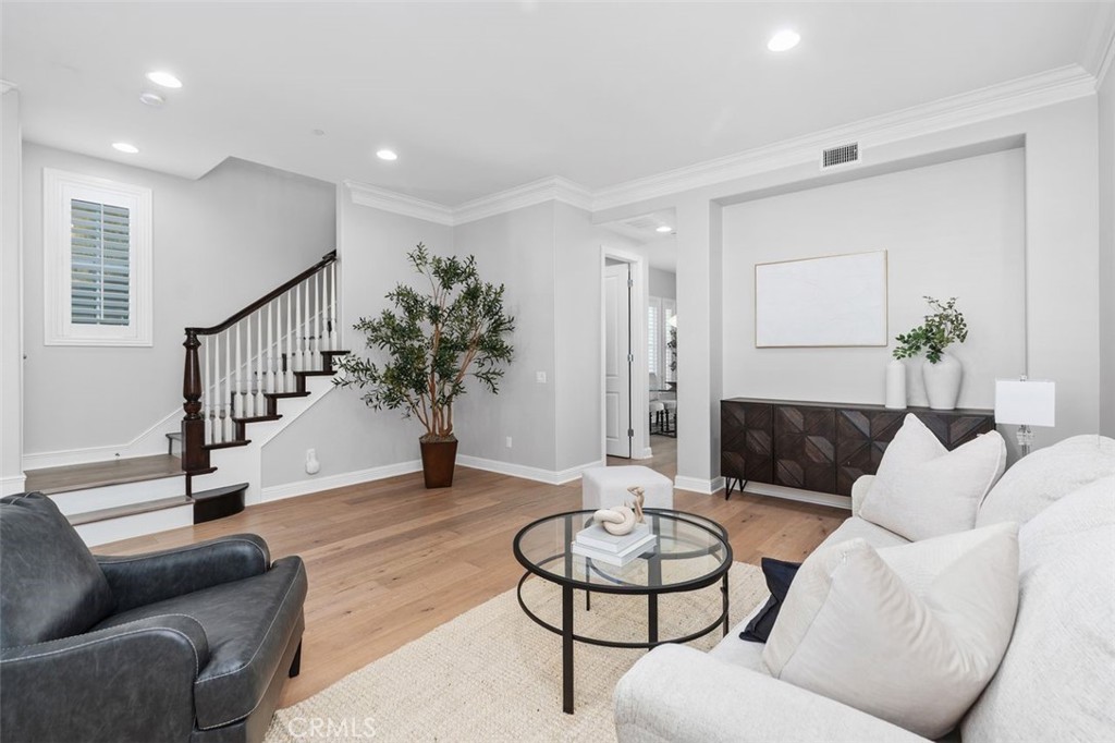 3933 Diamond Hill