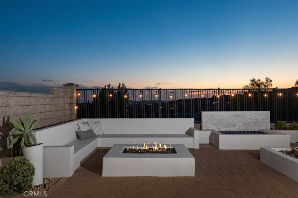 3933 Diamond Hill