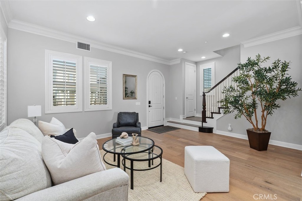 3933 Diamond Hill