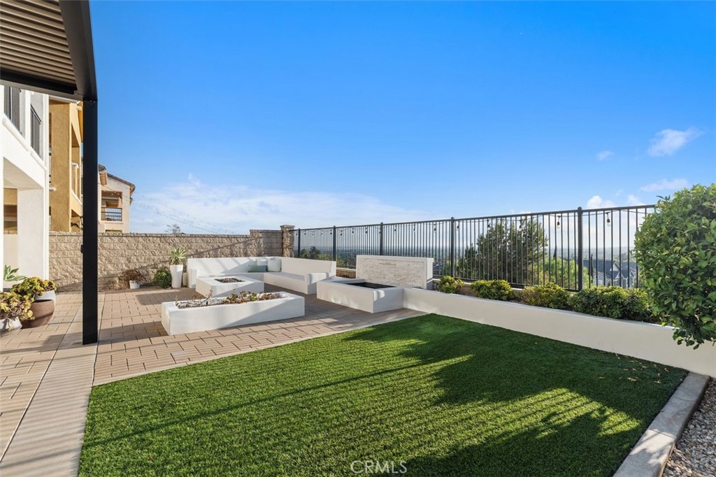3933 Diamond Hill