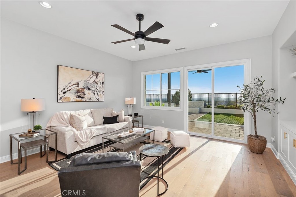 3933 Diamond Hill
